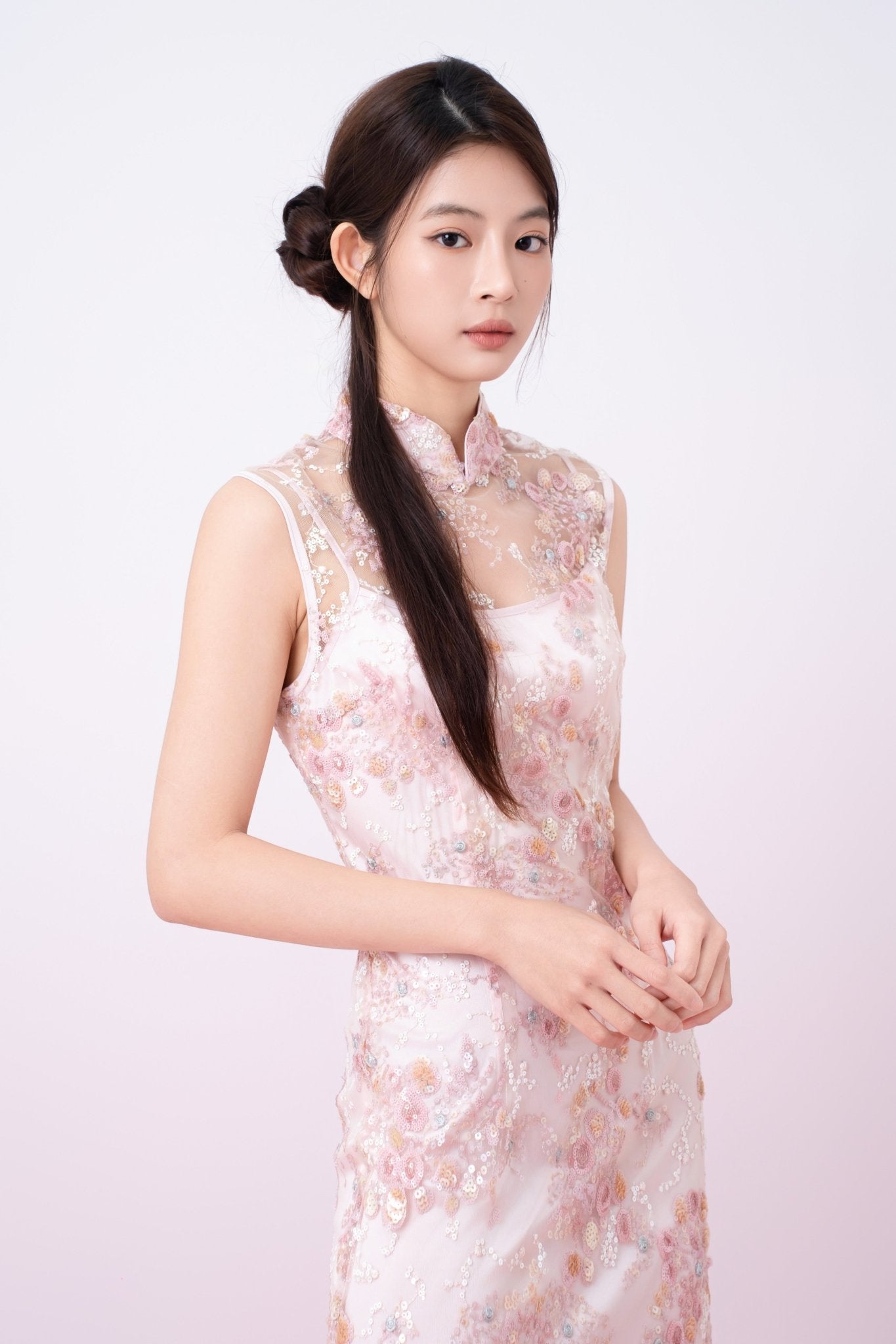 Kimber Light Pink Floral Sequins Sleeveless Cheongsam Dress - Nimisski