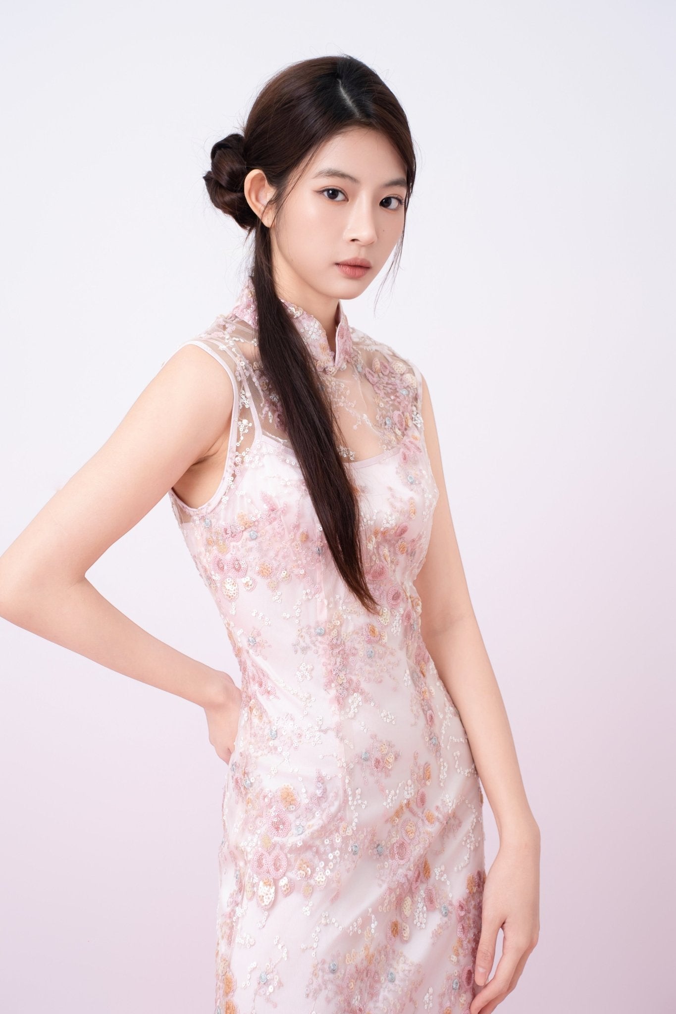 Kimber Light Pink Floral Sequins Sleeveless Cheongsam Dress - Nimisski